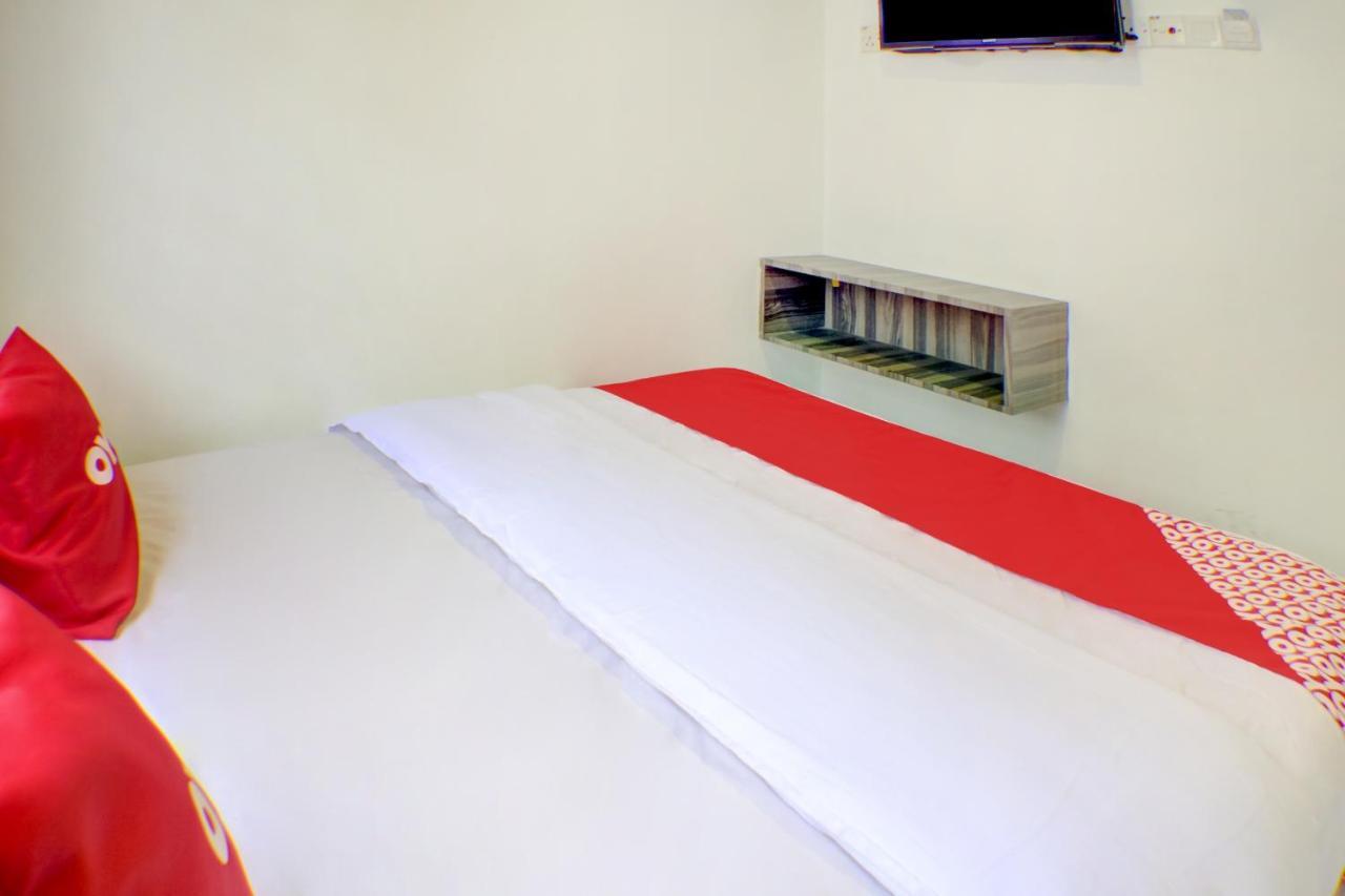 ג'והור בהרו Oyo 90028 Ragula Hotel מראה חיצוני תמונה
