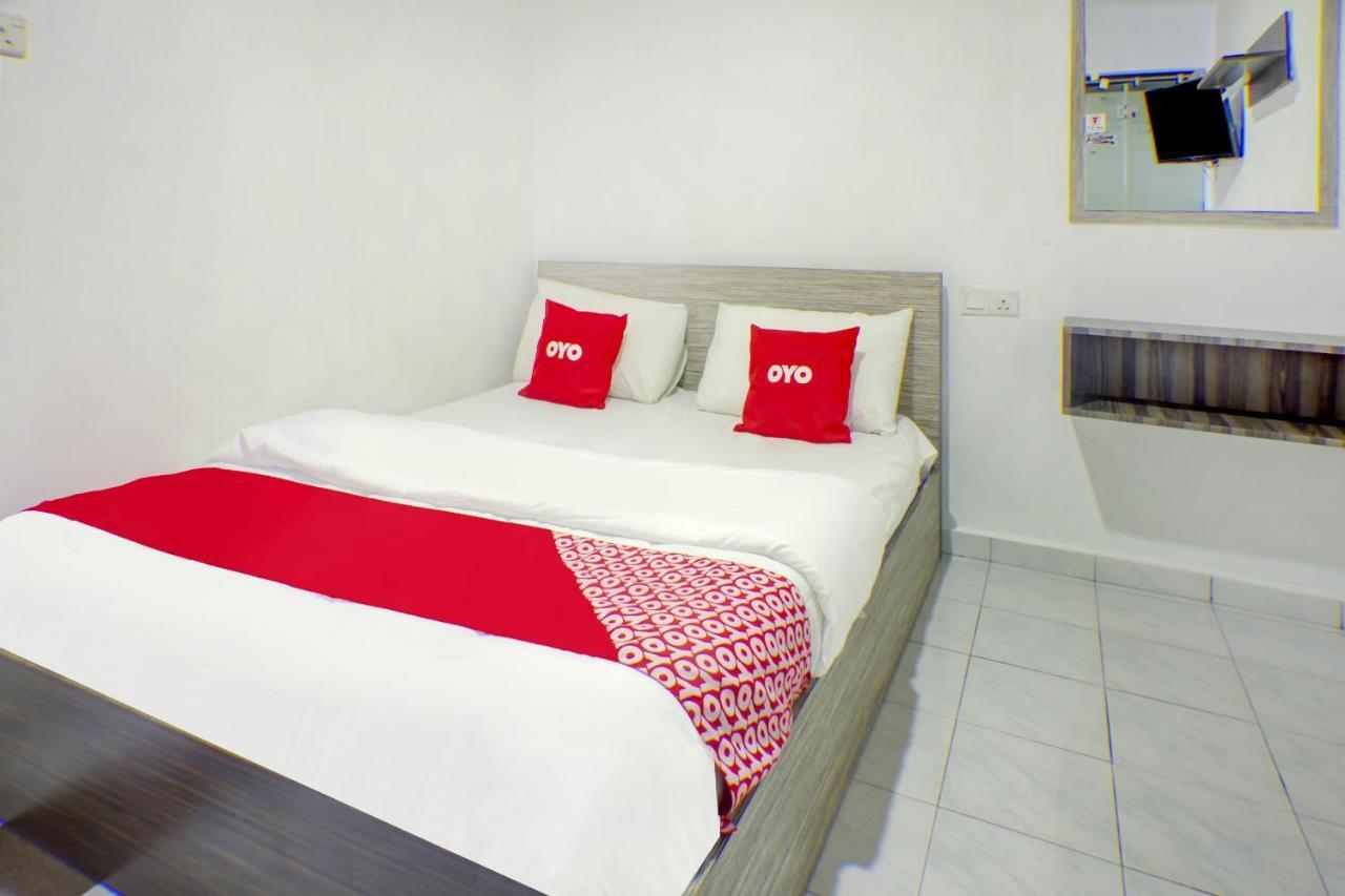 ג'והור בהרו Oyo 90028 Ragula Hotel מראה חיצוני תמונה